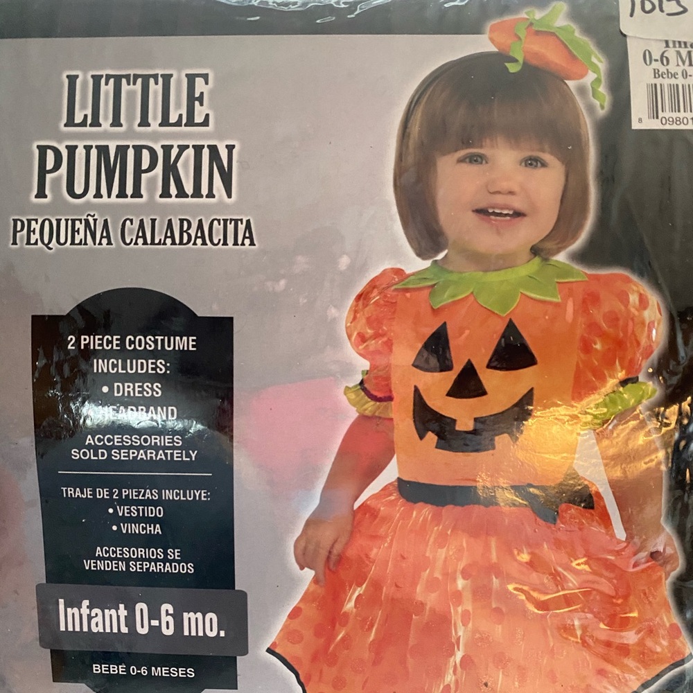 Child Halloween pumpkin costume